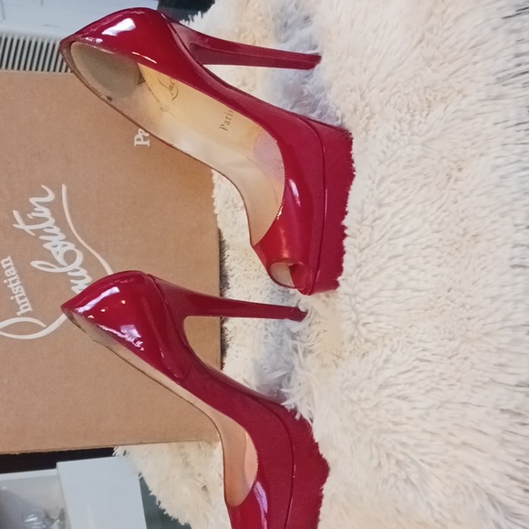 Shoes - Picture 2 of 5